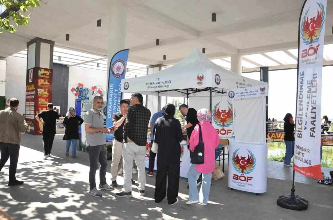 Emniyetten Dicle Üniversitesi’nde öğrencilere yönelik bilgilendirme faaliyeti
