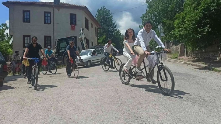 En çevreci düğün konvoyu
