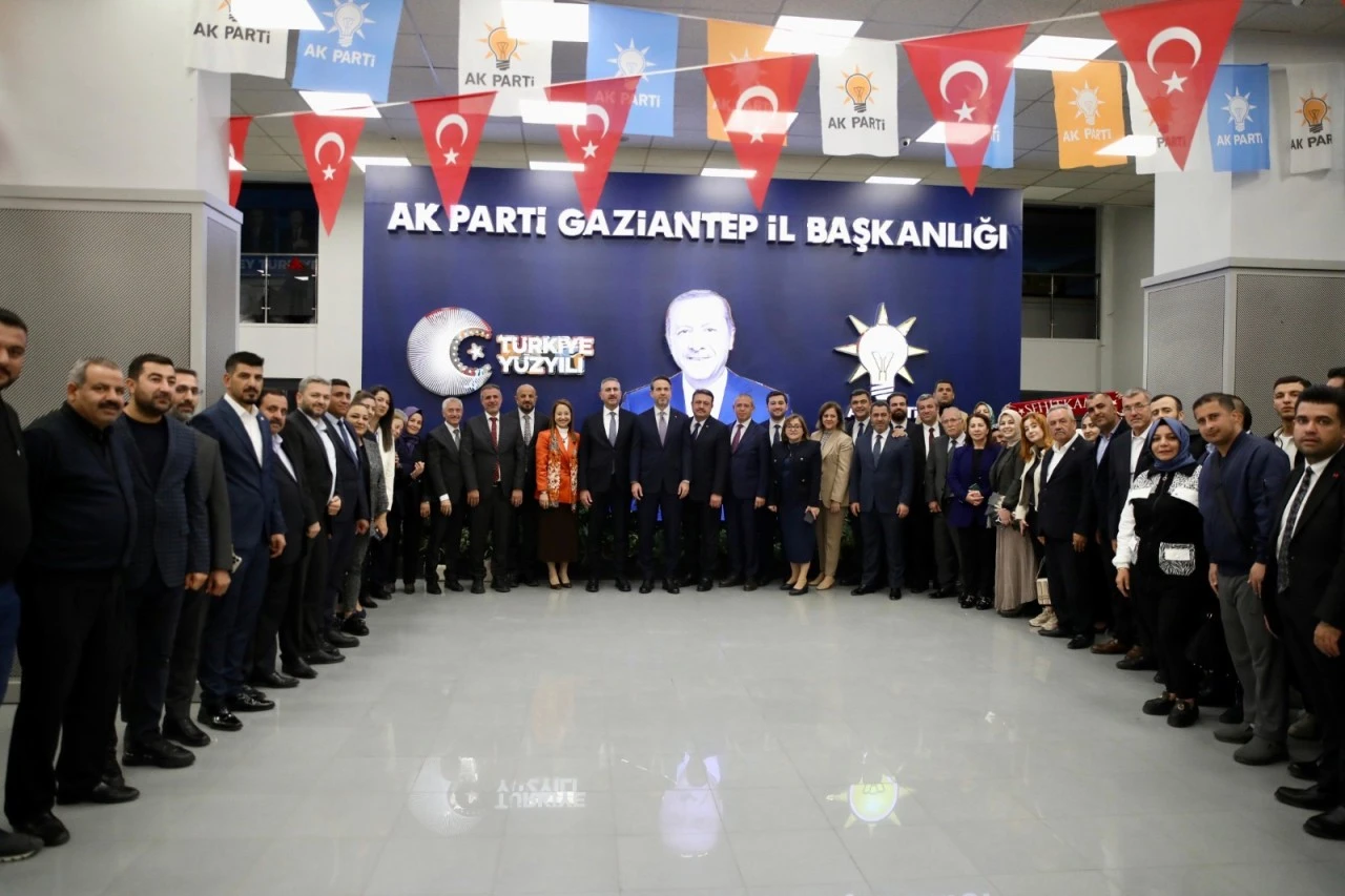 Enerji ve Tabii Kaynaklar Bakanı Bayraktar AK Parti Gaziantep Teşkilatı ile Buluştu