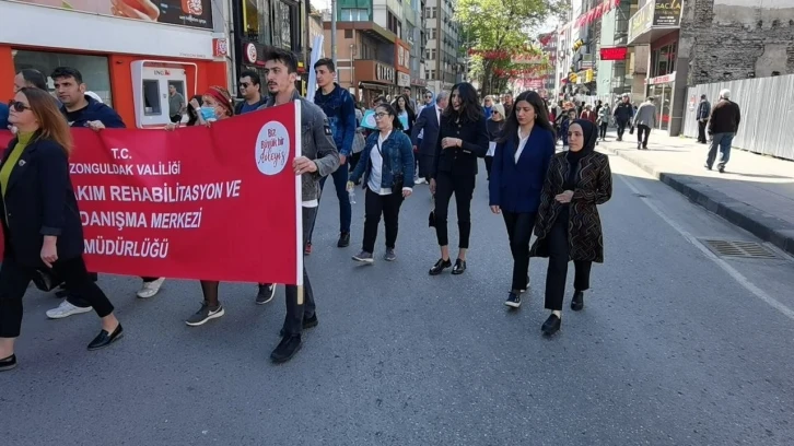 Engelliliğe dikkat çekmek için yürüdüler
