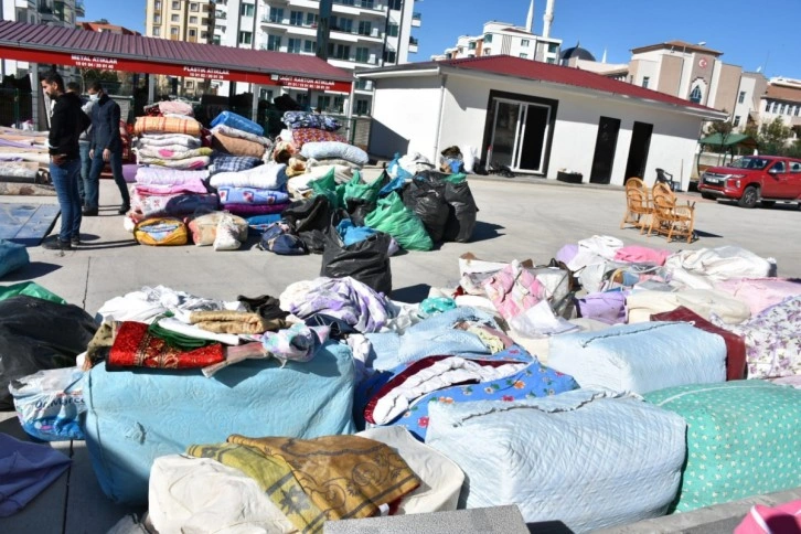 Enkaz altında kalan hayatlar, yürek yakan hatıralarda kaldı