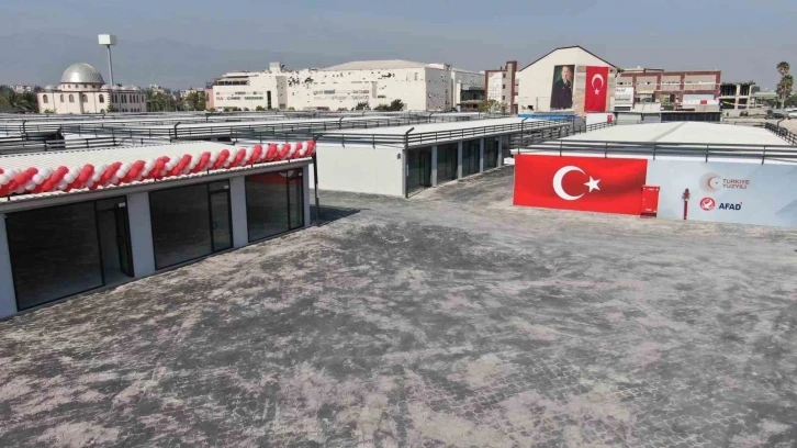 Enkaz kentte Türkiye Yüzyılı Alışveriş Merkezi 404 depremzede esnafa can suyu olacak
