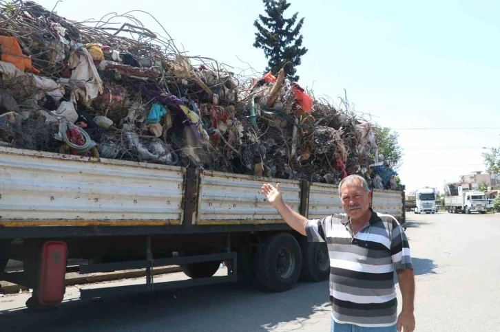 Enkazdan çıkarılan demirler yeniden ekonomiye kazandırılıyor
