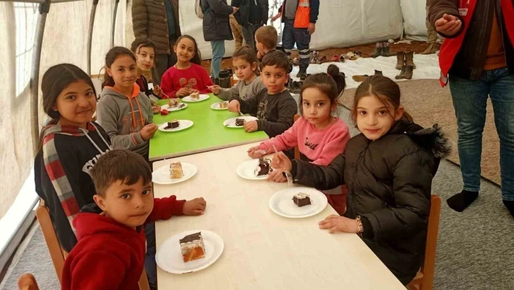 Enkazdan kurtarılan Eymen’in doğum gününü Aile ve Sosyal Hizmetler Bakanlığı personeli kutladı
