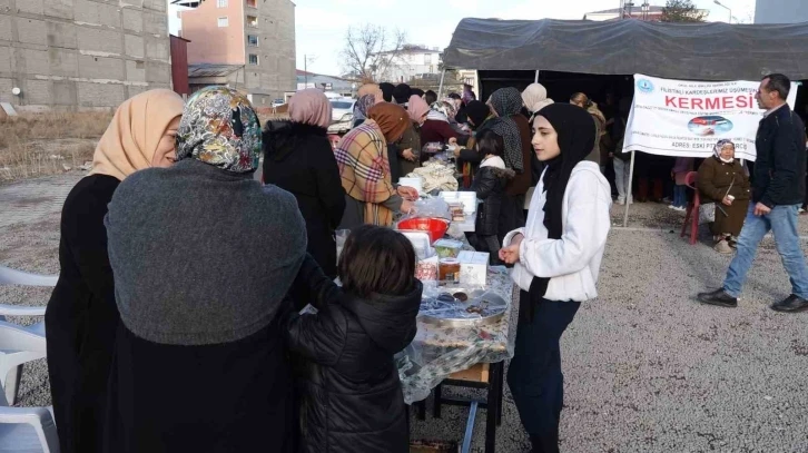 Erciş’te Filistin’e yardım kampanyası düzenlendi
