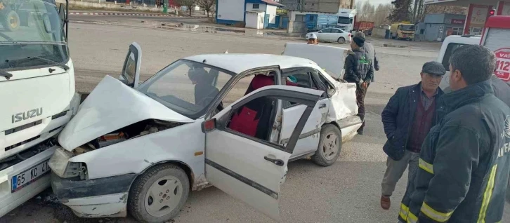 Erciş’te zincirleme trafik kazası: 2 yaralı
