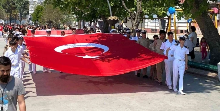 Erdek’te "Gençlik Yürüyüşü" düzenledi
