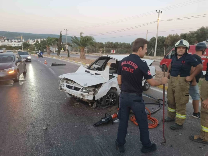 Erdek’te trafik kazası: Takla atan araçtan sağ çıktılar
