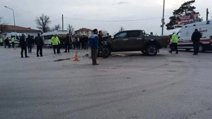 Ereğli'de Okul Servisi ve Kamyonet Çarpıştı: 11 Yaralı