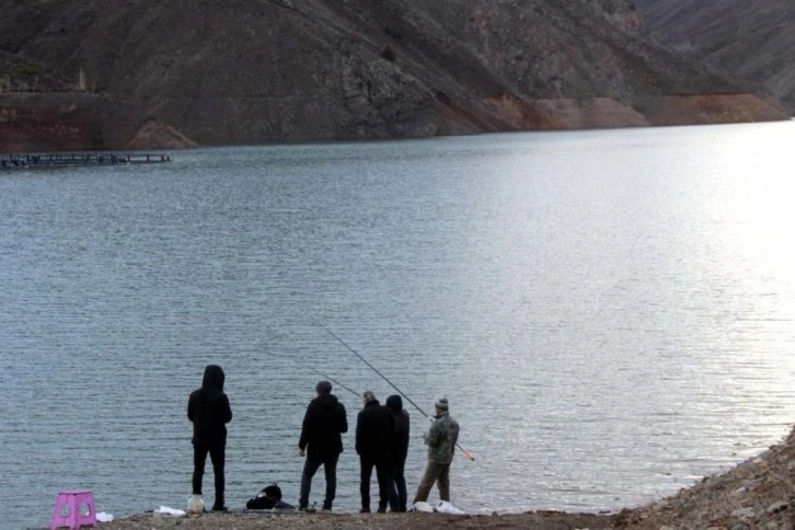 Erimeye başlayan kar suları barajlara bereket oldu