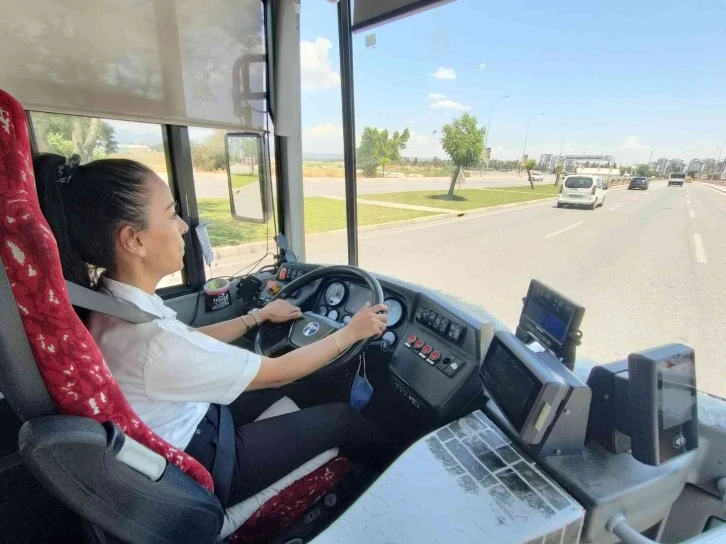 Erkeklerin tepkisine rağmen, mesleğini 9 yıldır başarıyla yapıyor
