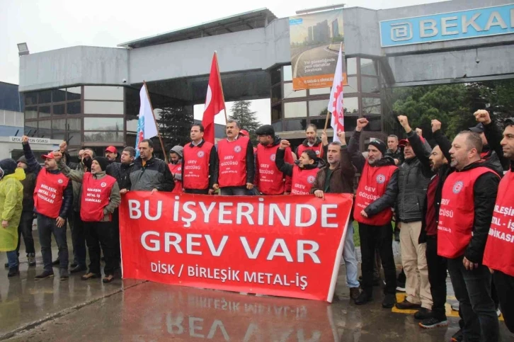 Erteleme kararına rağmen greve çıktılar
