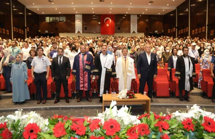 ERÜ İletişim Fakültesi yeni mezunlarını verdi
