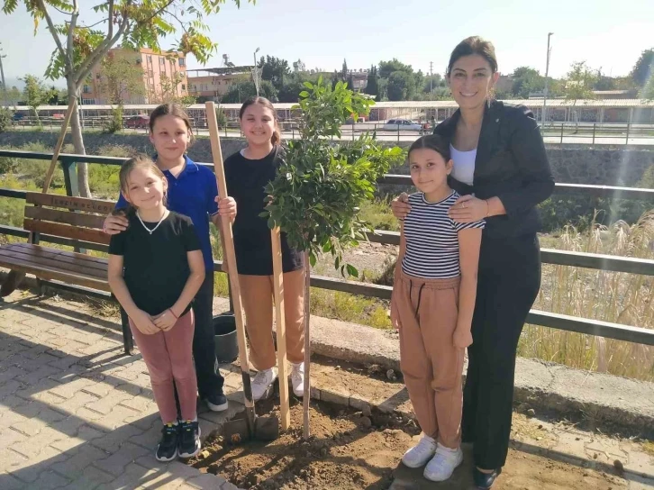 Erzin’de Cumhuriyetin 100. yılında 100 fidan dikimi
