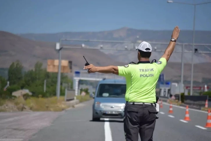 Erzincan’a bayram süresi boyunca 423 bin 112 araç giriş yaptı
