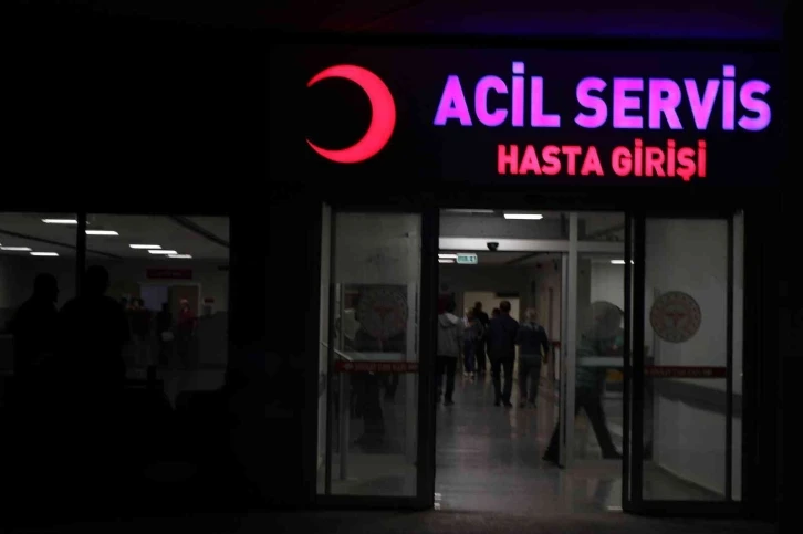 Erzincan’da 53 öğrenci gıda zehirlenmesi şüphesiyle hastaneye kaldırıldı
