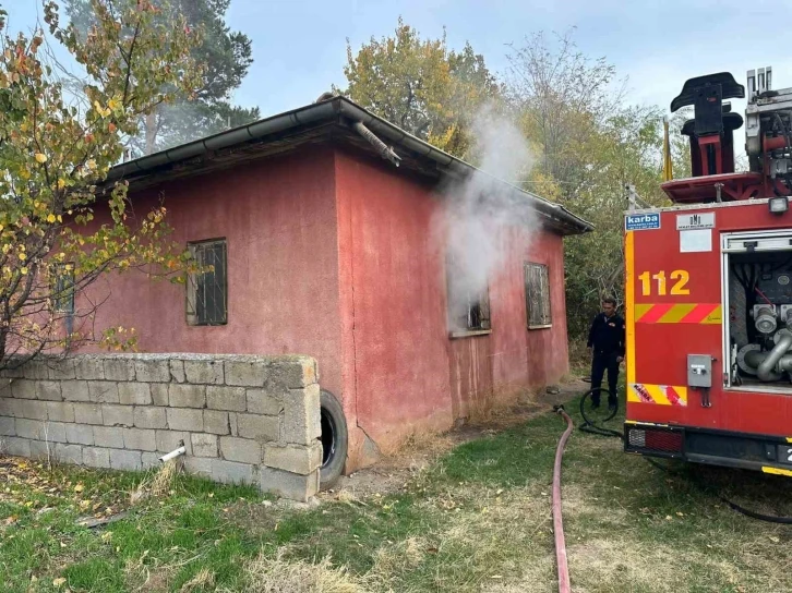 Erzincan’da ev yangını
