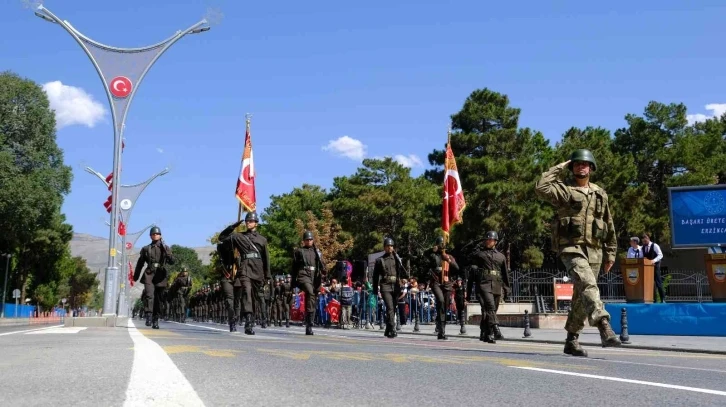 Erzincan’da Zafer Bayramı coşkusu yaşandı
