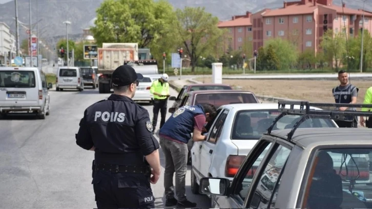 Erzincan polisi suç ve suçluya geçit vermiyor
