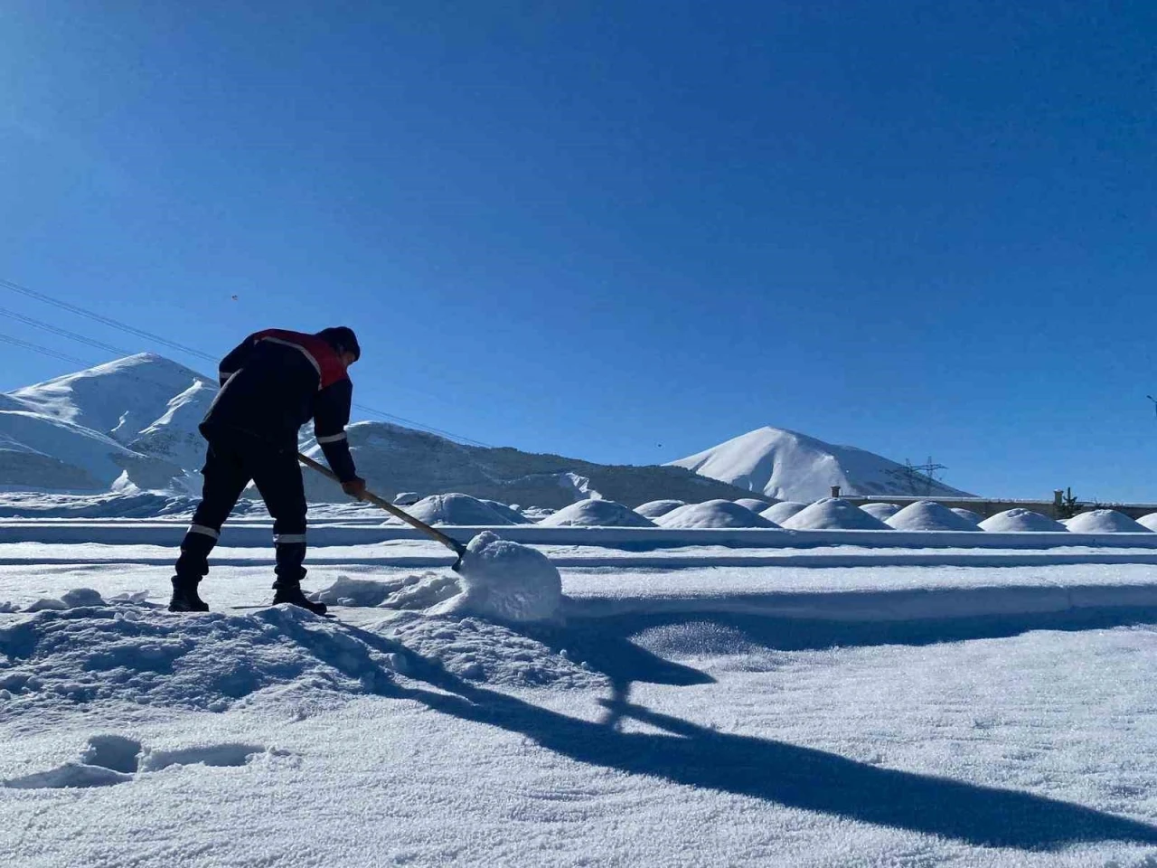 Erzurum -24,6 ile buz kesti
