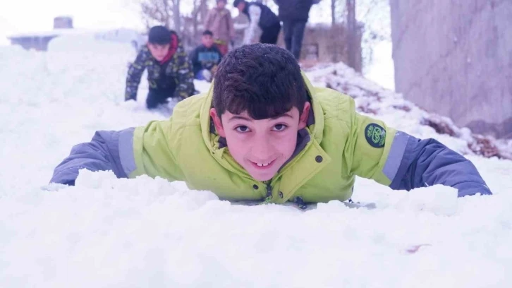 Erzurum’da çocukların kartopu savaşı
