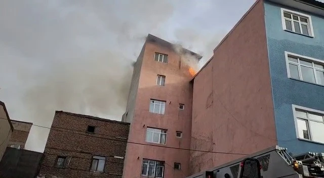 Erzurum’da korkutan çatı yangını
