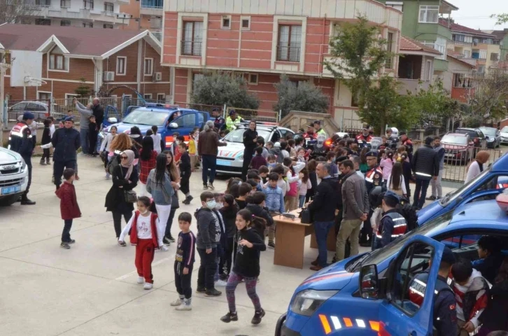 Esenköy’de jandarma ekipleri ve kullandıkları ekipmanlar tanıtıldı
