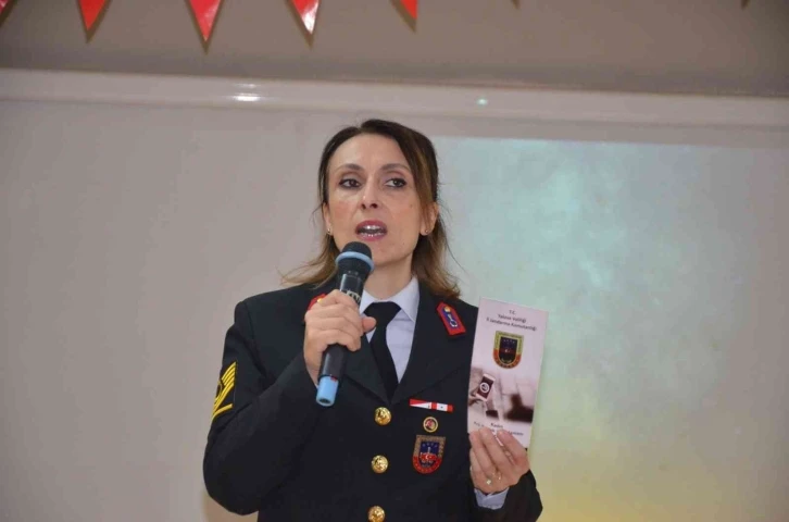 Esenköy’de KADES ve En İyi Narkotik Polisi Anne Projesi tanıtıldı
