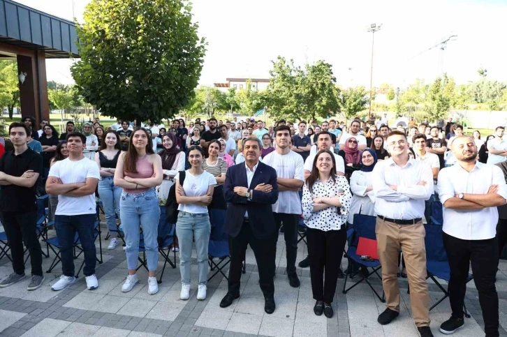 Esenler’in yazılımcı gençleri Zafer Bayramı için oyun geliştirdi
