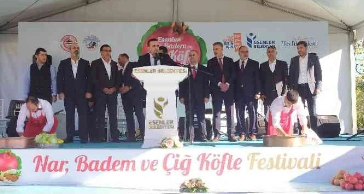 Esenler’de 5 ton çiğ köfte ikram edildi