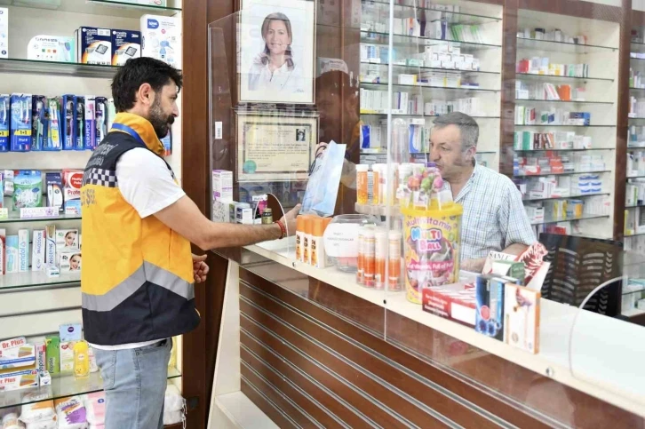 Esenyurt Belediyesi ekipleri, sağlık emekçilerinin gününü kutladı
