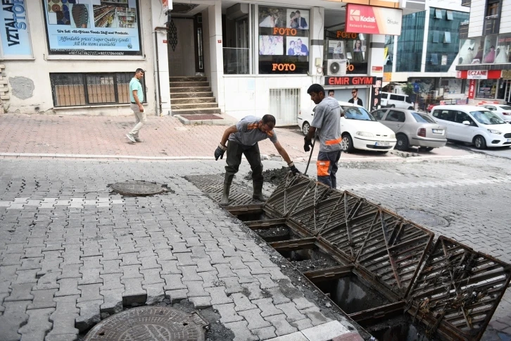 Esenyurt’ta beklenen sağanak yağış öncesi önlemler alındı
