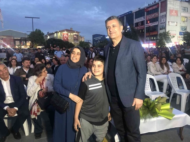 Esenyurt’ta Haluk Levent rüzgarı esti
