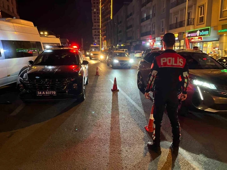 Esenyurt’ta huzur uygulamasında aranan şahıslar yakalandı
