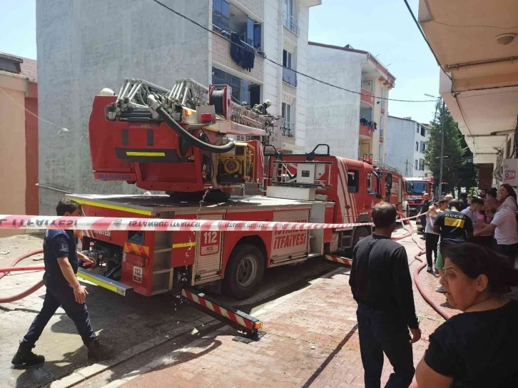 Esenyurt’ta korkutan çatı yangını
