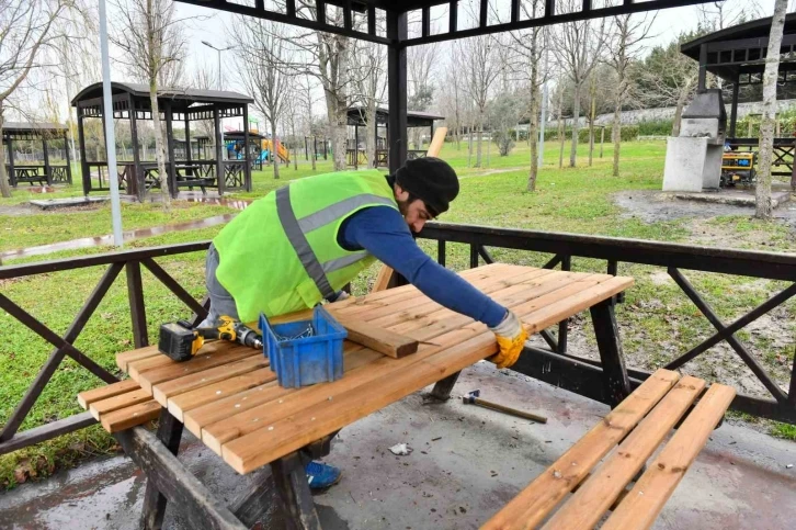 Esenyurt’ta parklar bahara hazırlanıyor
