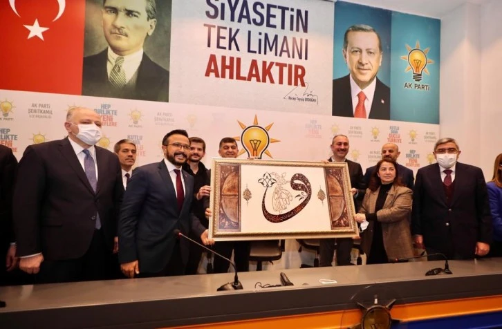 Eski Bakan Abdülhamit Gül’e Şehitkamil morali!