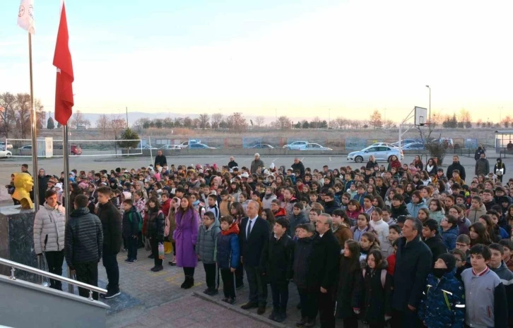 Eskişehir’de de şehitler için saygı duruşu düzenlendi
