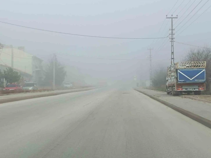Eskişehir’de etkili olan sis görüş mesafesini azalttı

