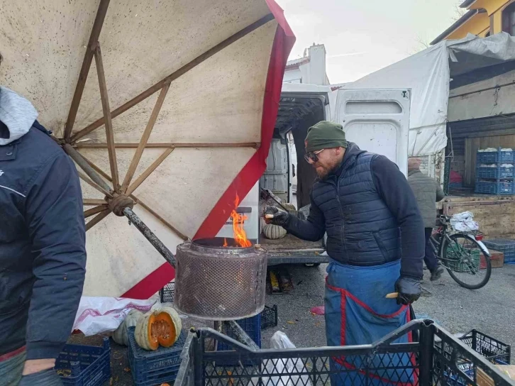 Eskişehir’de pazarcı esnafı emek parası için soğukla mücadele ediyor
