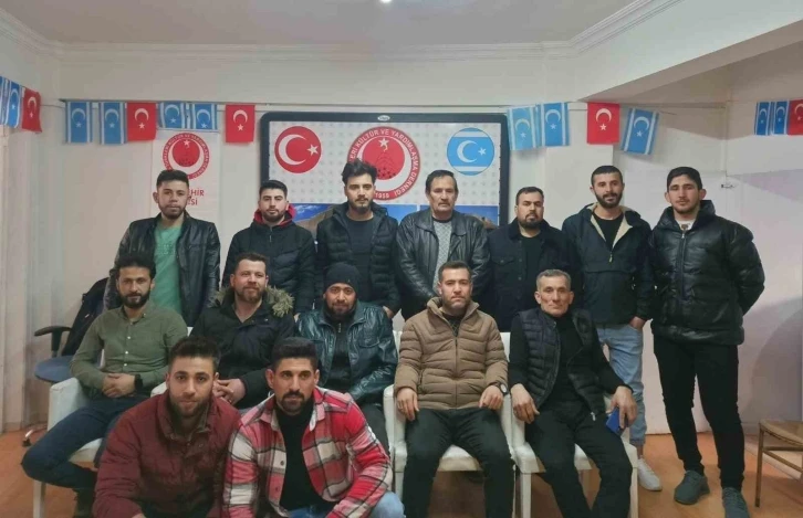 Eskişehir’de yaşayan Irak Türkmenleri, yardım için gittikleri afet bölgesinde döndü
