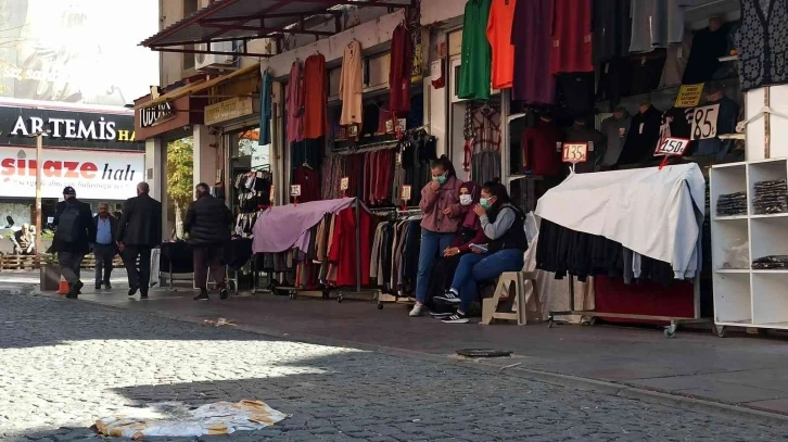 Eskişehir’in göbeğindeki işlek cadde 10 yıldır lağım kokuyor
