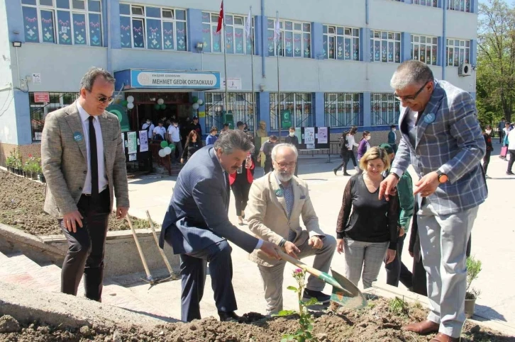 Eskişehir Mehmet Gedik Ortaokulu’nda ‘Türkiye Bağımlılıkla Mücadele Programı’ etkinliği
