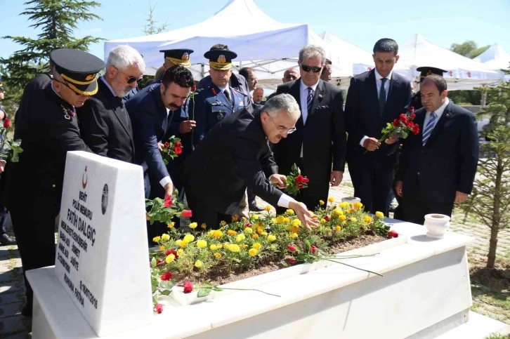 Eskişehirli 15 Temmuz şehidi kabri başında anıldı
