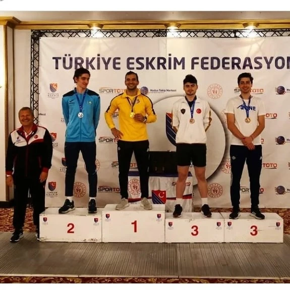 Eskişehirli sporcu eskrim turnuvasında 3’üncü oldu
