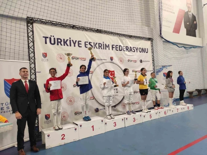 Eskişehirli sporcular eskrimde 3 derece aldı
