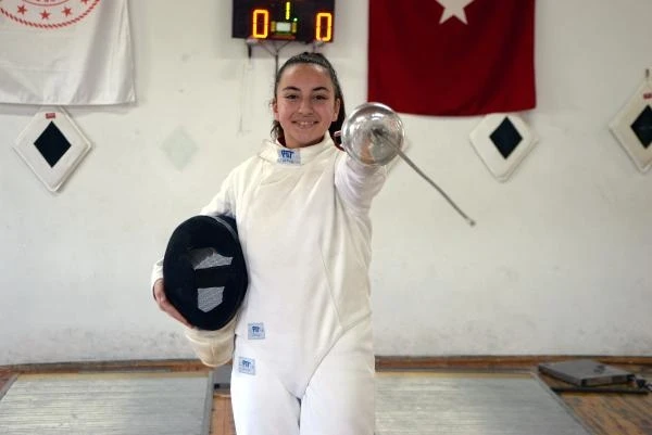 Eskrim sporcusu Arzem'in hedefi olimpiyat madalyası