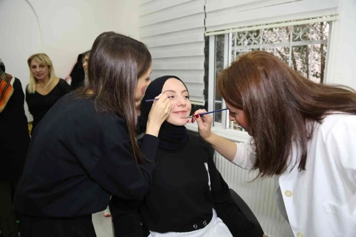 ESMEK’in temel makyaj eğitimleri büyük ilgi görüyor
