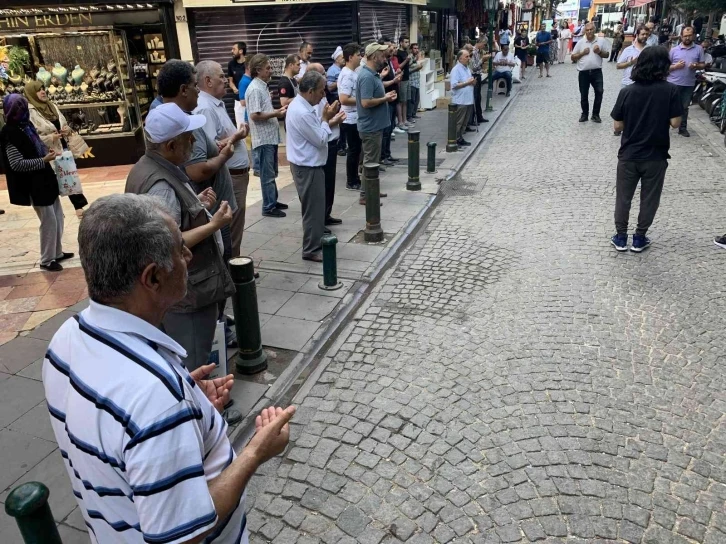 Esnaf yüzyıllık geleneği devam ettiriyor
