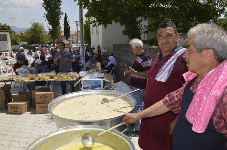 Etli aş sofrasında yağmur duası yapıldı
